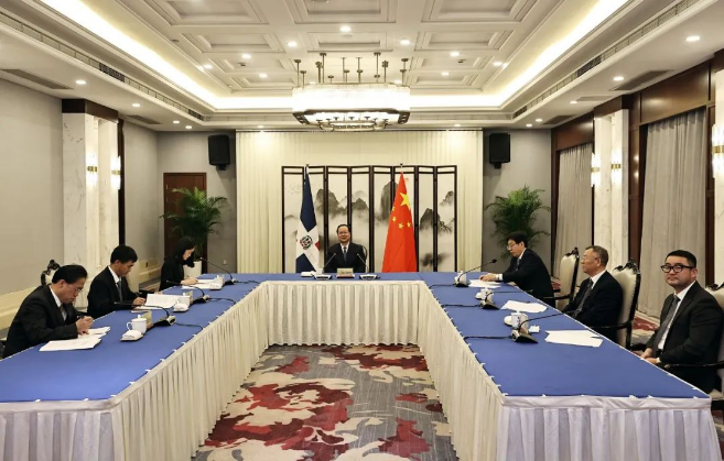 盈峰環(huán)境“助力”多米尼加清運(yùn)垃圾，毛偉明省長出席線上交接儀式